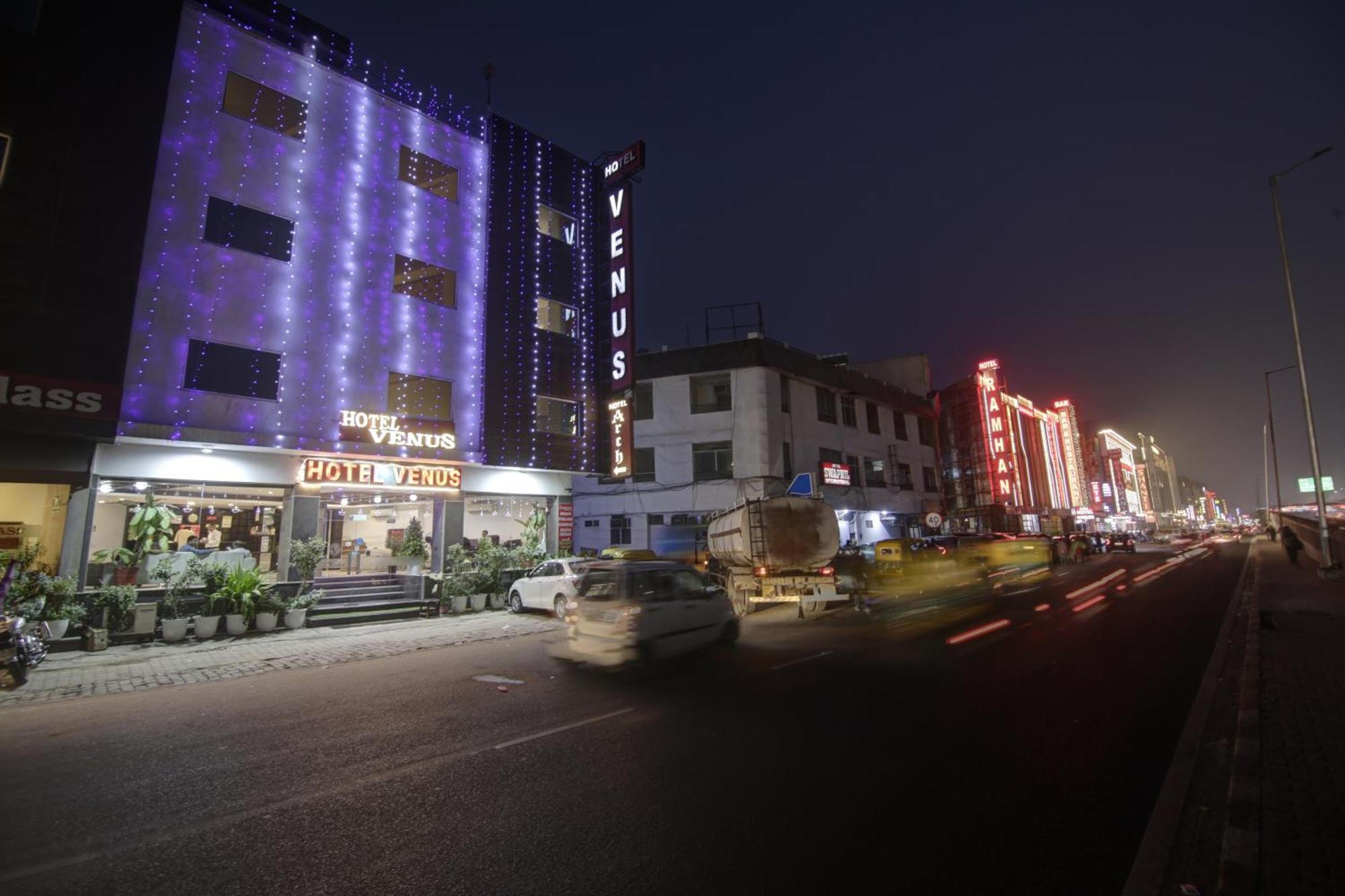Hotel Venus Plaza New Delhi Extérieur photo